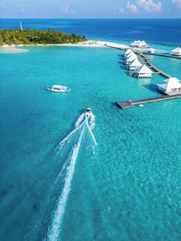 Diamonds Athuruga Maldives Resort & Spa