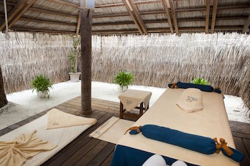Diamonds Athuruga Maldives Resort & Spa