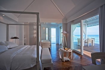 Diamonds Athuruga Maldives Resort & Spa