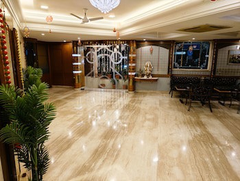 Chandra Inn