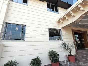 Chandra Inn