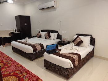 Chandra Inn