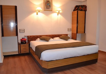 Chandra Inn