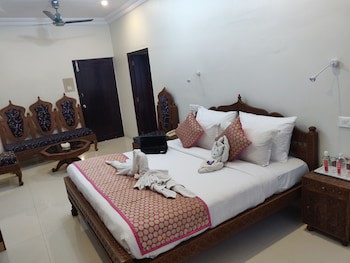 Chandra Inn