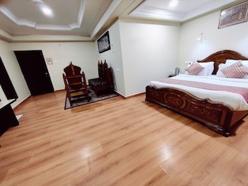 Chandra Inn