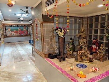 Chandra Inn
