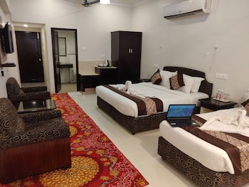 Chandra Inn