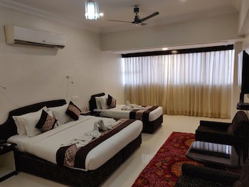 Chandra Inn