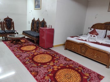 Chandra Inn