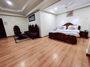 Chandra Inn