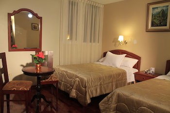 Hotel Manhattan Inn Airport