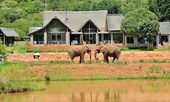 African Hills Safari Lodge & Spa