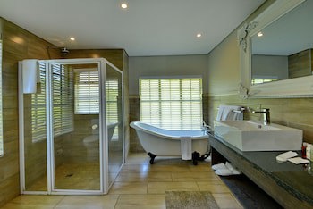 African Hills Safari Lodge & Spa