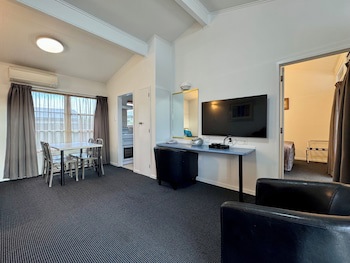 Teal Motor Lodge