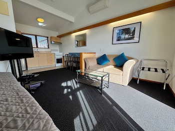 Teal Motor Lodge