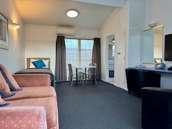 Teal Motor Lodge