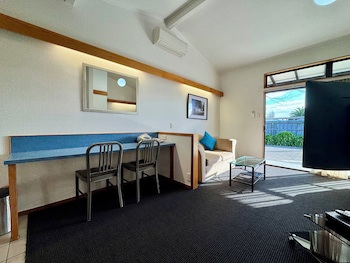 Teal Motor Lodge