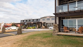 Suncourt Hotel & Conference Centre