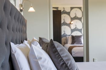 Suncourt Hotel & Conference Centre