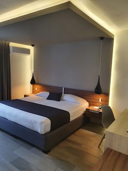 Estanza Hotel & Suites