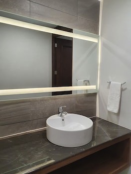 Estanza Hotel & Suites