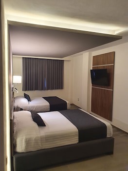 Estanza Hotel & Suites