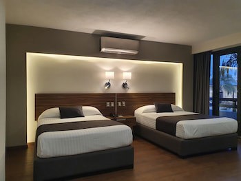 Estanza Hotel & Suites