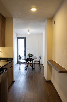 Estanza Hotel & Suites