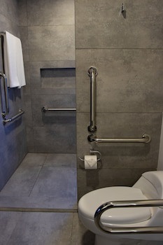 Estanza Hotel & Suites