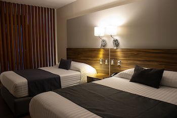 Estanza Hotel & Suites