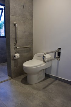 Estanza Hotel & Suites