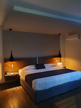 Estanza Hotel & Suites