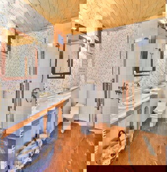 Tranquilla River Lodge - Adults Only