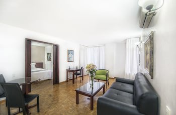 Aparta Suites Torre Poblado