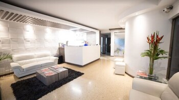 Aparta Suites Torre Poblado