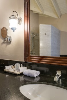 Ocean Beach Resort& Spa Aston Collection Hotels