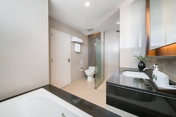 Altera Hotel And Residence