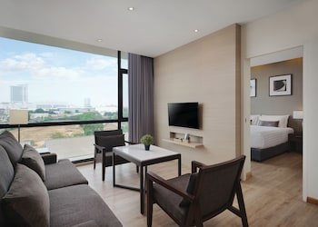 Altera Hotel And Residence