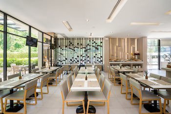 Altera Hotel And Residence