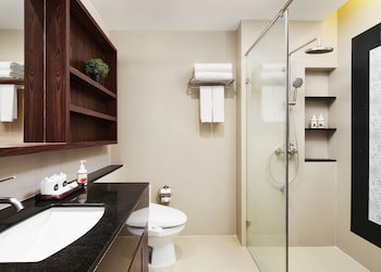 Altera Hotel And Residence
