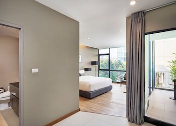 Altera Hotel And Residence