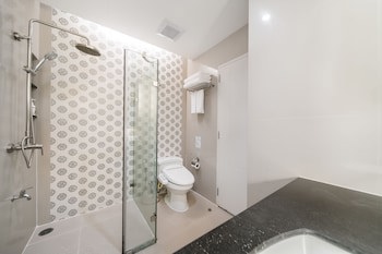 Altera Hotel And Residence