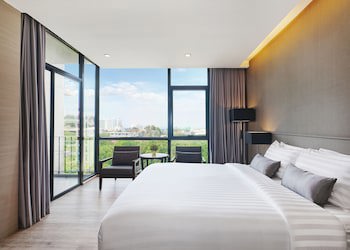 Altera Hotel And Residence