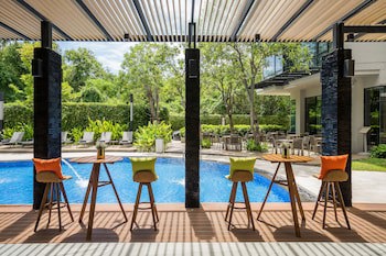 Altera Hotel And Residence