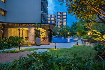 Altera Hotel And Residence