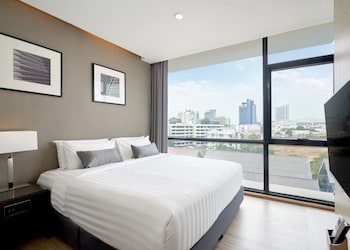 Altera Hotel And Residence