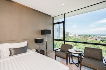 Altera Hotel And Residence