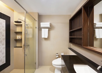 Altera Hotel And Residence
