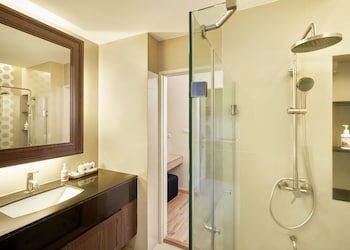 Altera Hotel And Residence