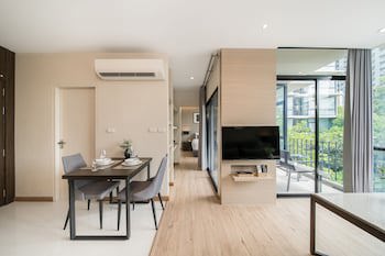 Altera Hotel And Residence